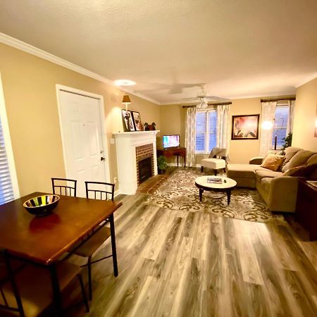 Trendy 2Bed 2 Bath Villa In The Village With King Bed Raleigh Exterior photo