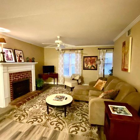 Trendy 2Bed 2 Bath Villa In The Village With King Bed Raleigh Exterior photo