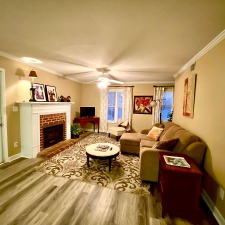 Trendy 2Bed 2 Bath Villa In The Village With King Bed Raleigh Exterior photo