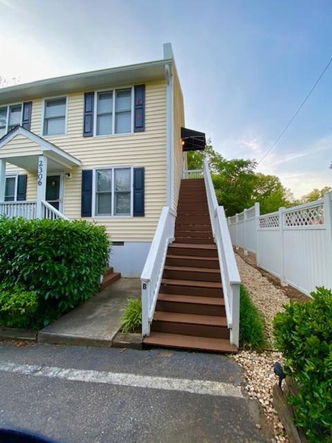 Trendy 2Bed 2 Bath Villa In The Village With King Bed Raleigh Exterior photo