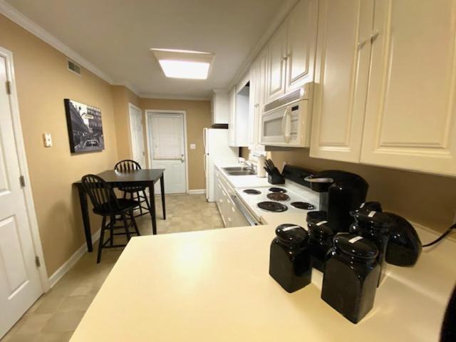 Trendy 2Bed 2 Bath Villa In The Village With King Bed Raleigh Exterior photo