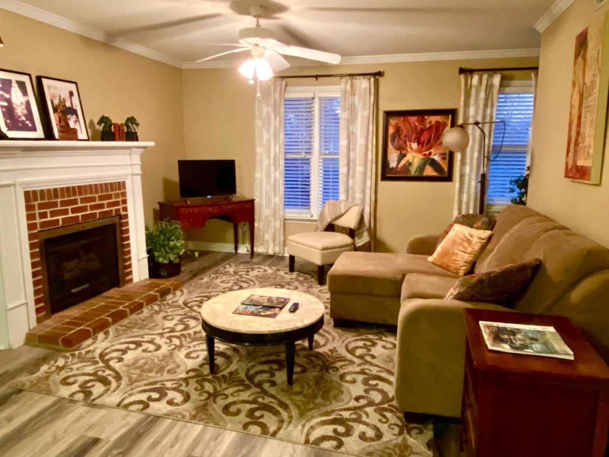 Trendy 2Bed 2 Bath Villa In The Village With King Bed Raleigh Exterior photo