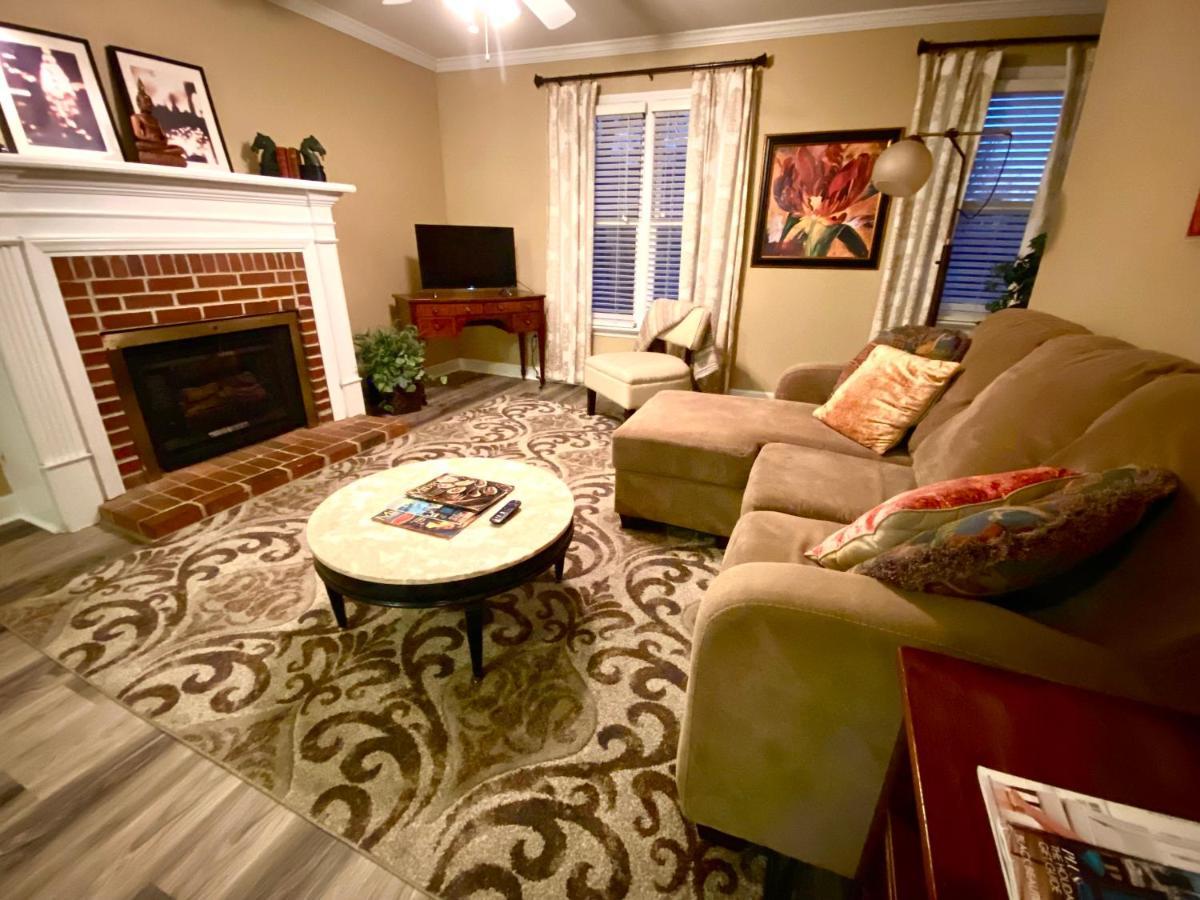 Trendy 2Bed 2 Bath Villa In The Village With King Bed Raleigh Exterior photo