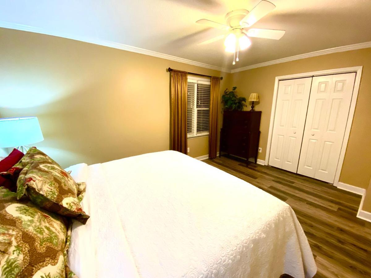 Trendy 2Bed 2 Bath Villa In The Village With King Bed Raleigh Exterior photo