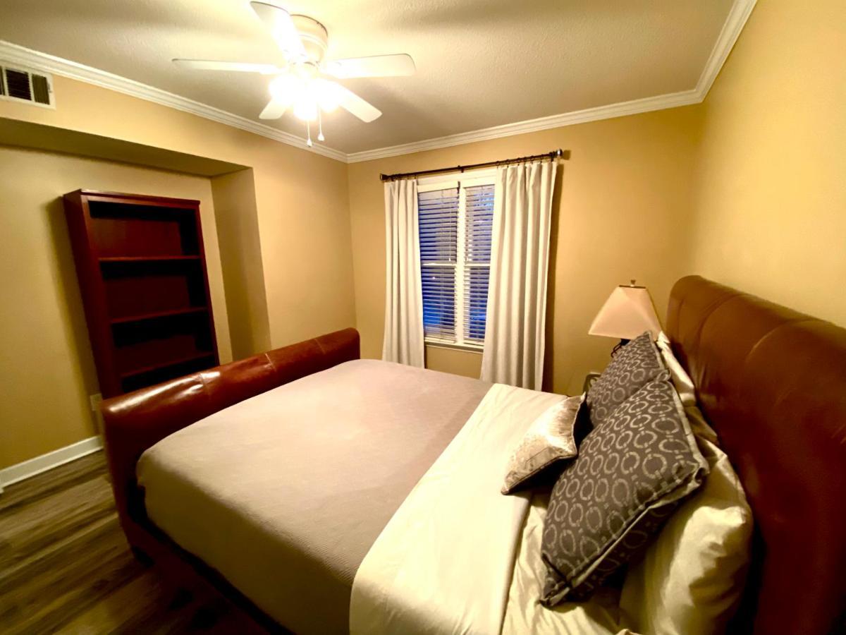 Trendy 2Bed 2 Bath Villa In The Village With King Bed Raleigh Exterior photo