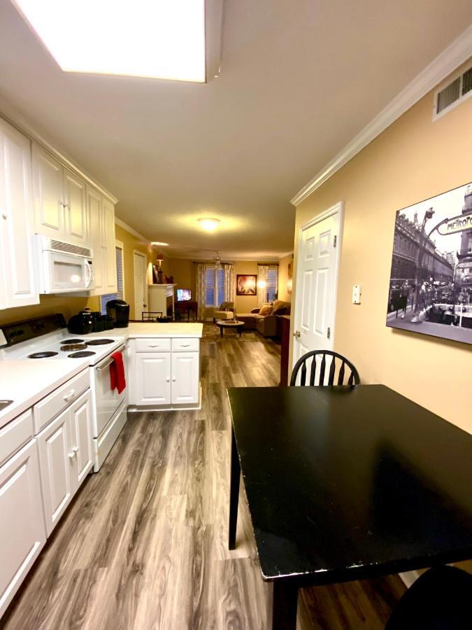 Trendy 2Bed 2 Bath Villa In The Village With King Bed Raleigh Exterior photo