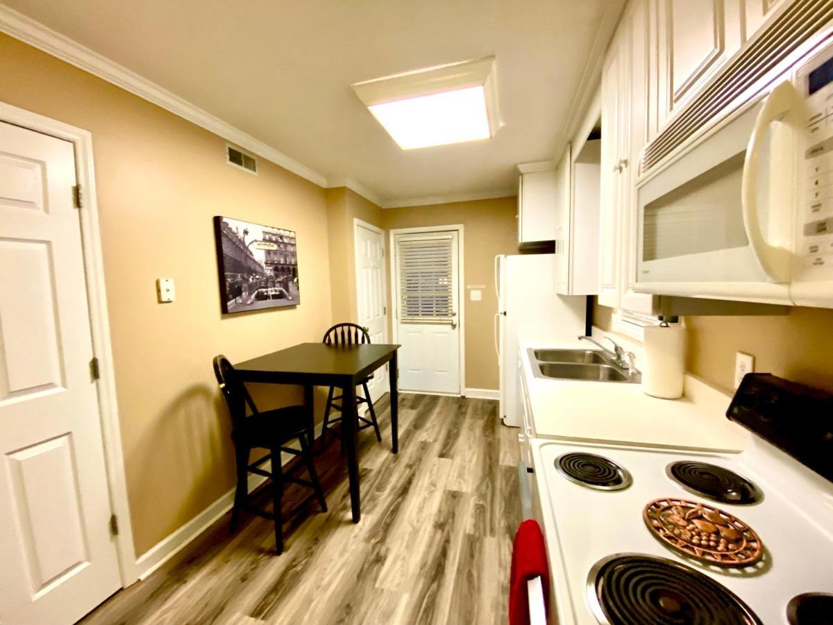 Trendy 2Bed 2 Bath Villa In The Village With King Bed Raleigh Exterior photo