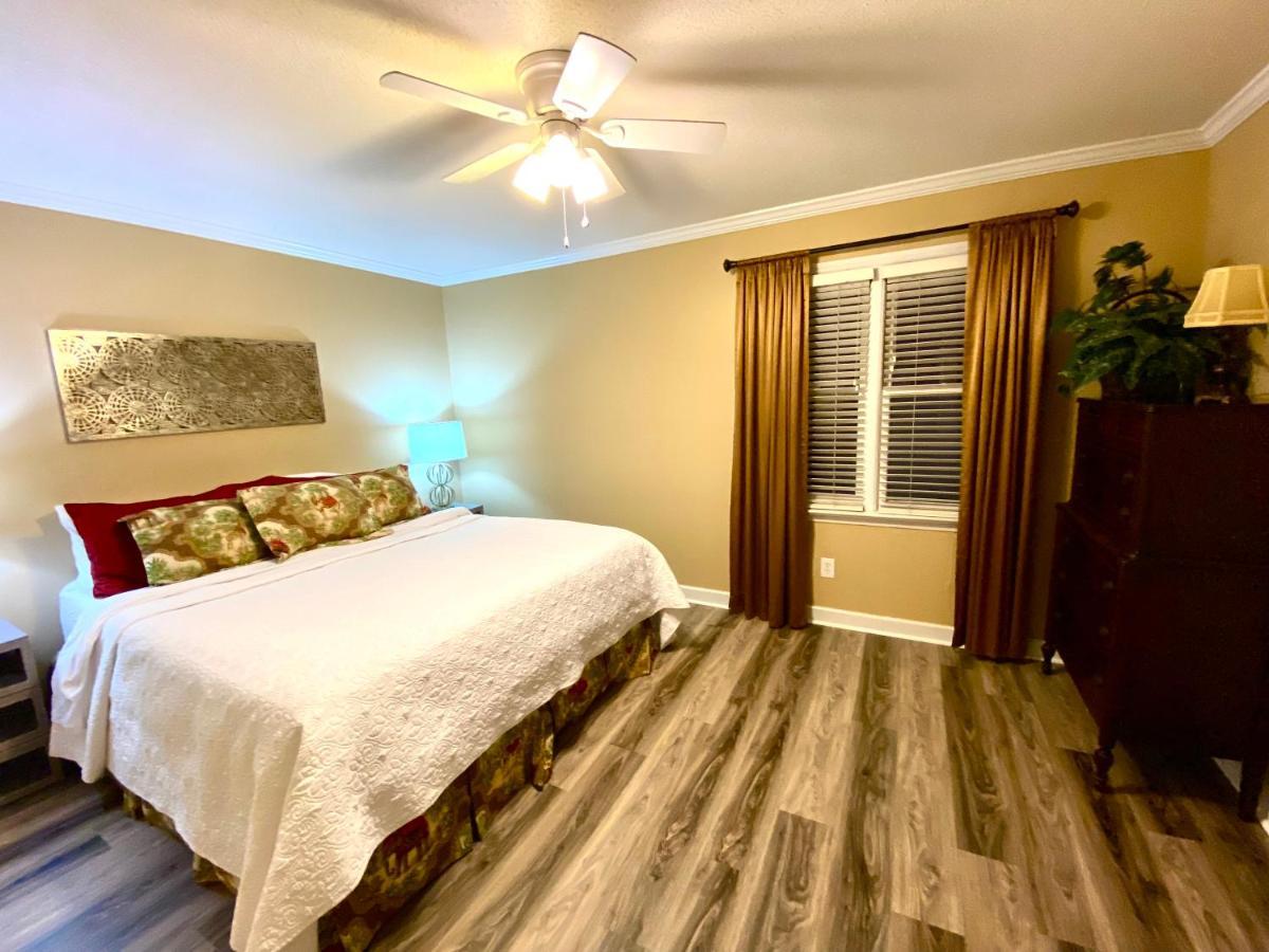 Trendy 2Bed 2 Bath Villa In The Village With King Bed Raleigh Exterior photo